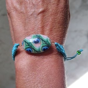 Beautiful peacock Bead, pull string bracelet.